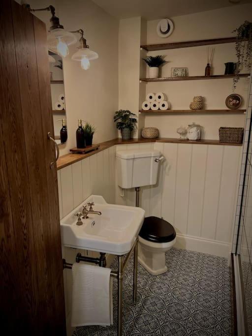 Period Apartment, Great Views, In Heart Of Town. Bradford-On-Avon Exteriör bild